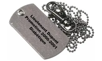 Médaille couteau caché