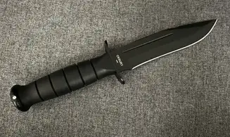 Couteau de combat